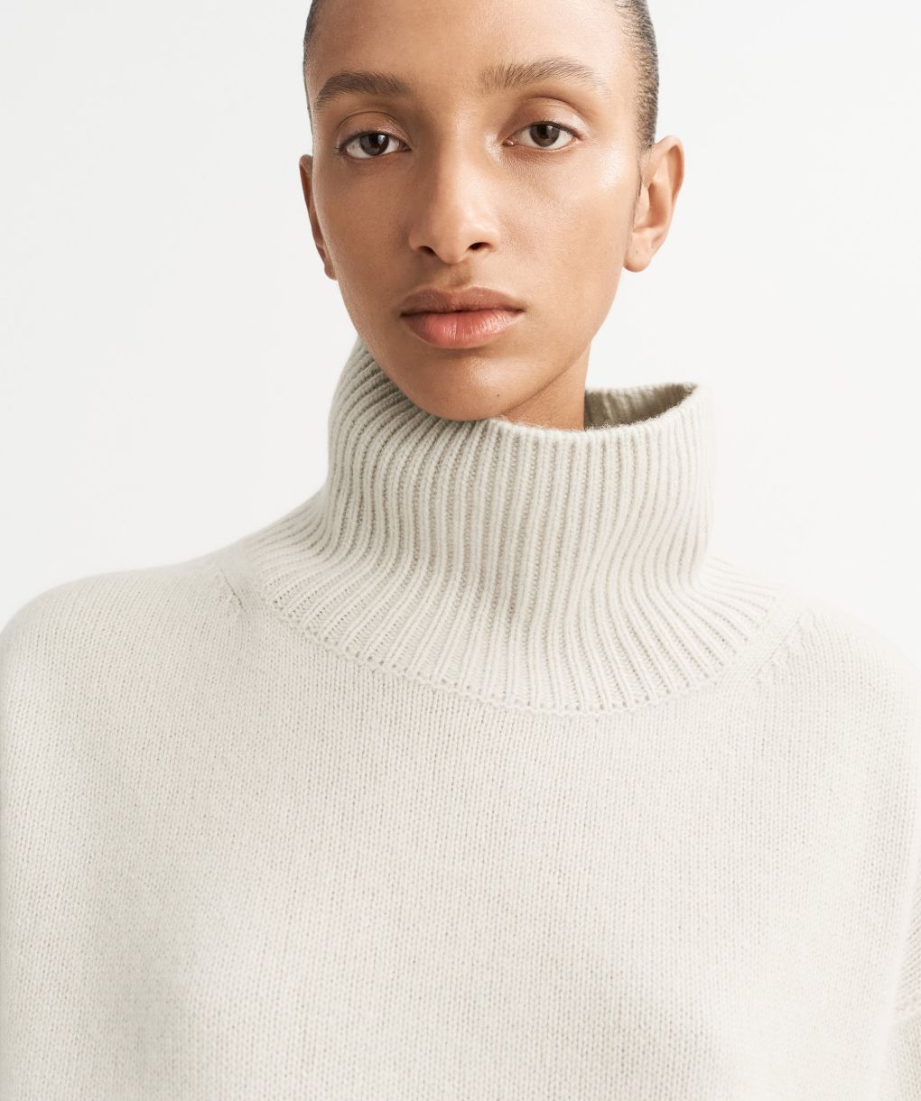 Soft Goat Boyfriend Turtleneck Cashmere Jumper | Jules B