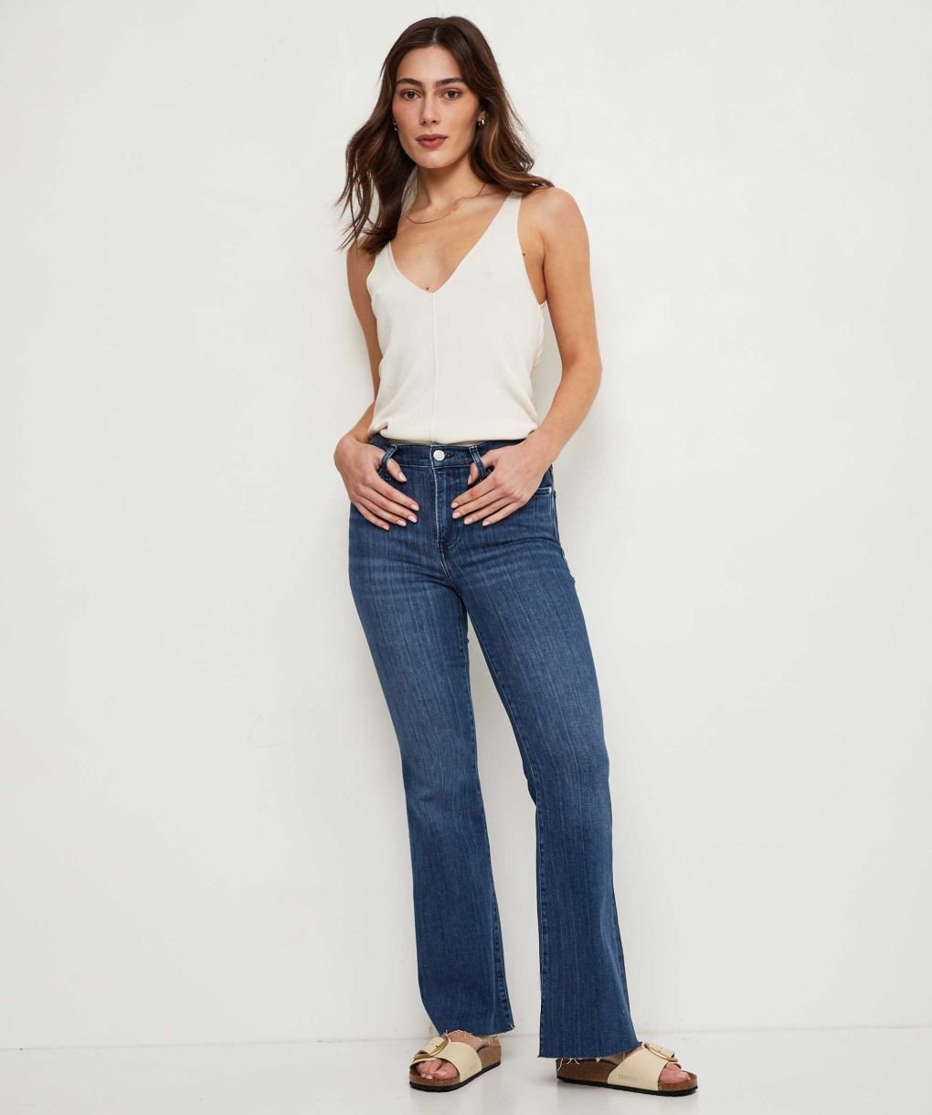 【関税込み】FRAME ホワイト Le Easy Flare ジーンズ Le Easy Flare - Blanc - Frame Denim – Twist Fashions Inc.