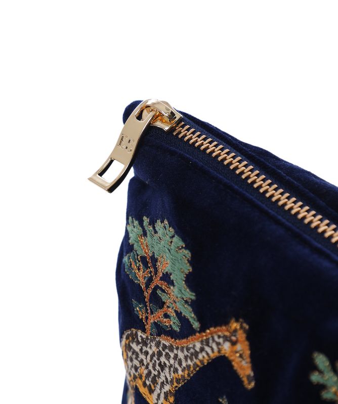 Elizabeth Scarlett Giraffe Herd Everyday Pouch