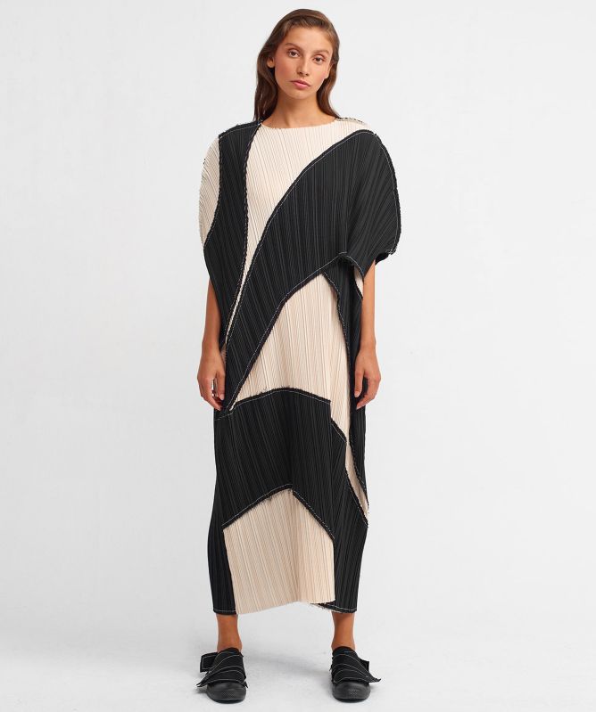 NU London Piece Block Pleated Dress