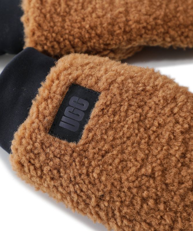 UGG UGGfluff Mitten With Logo Tape