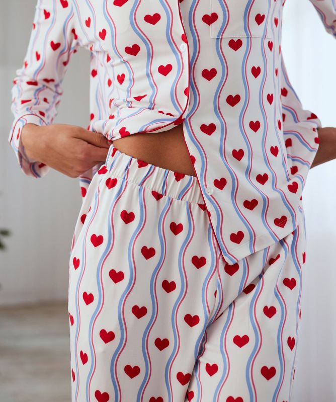 Chelsea Peers Wavy Stripe Heart Print Pyjama Set