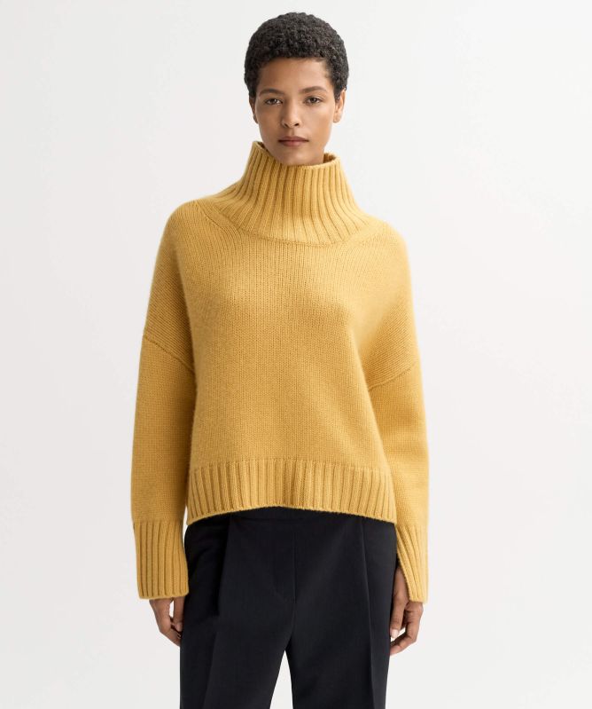 Soft Goat Girlfriend Turtleneck Cashmere Jumper