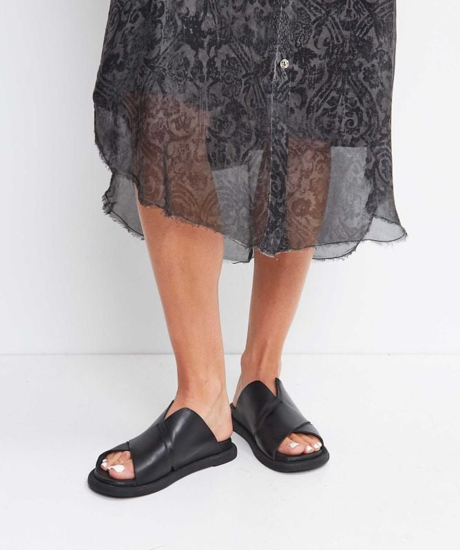 Lofina V Front Leather Sandals