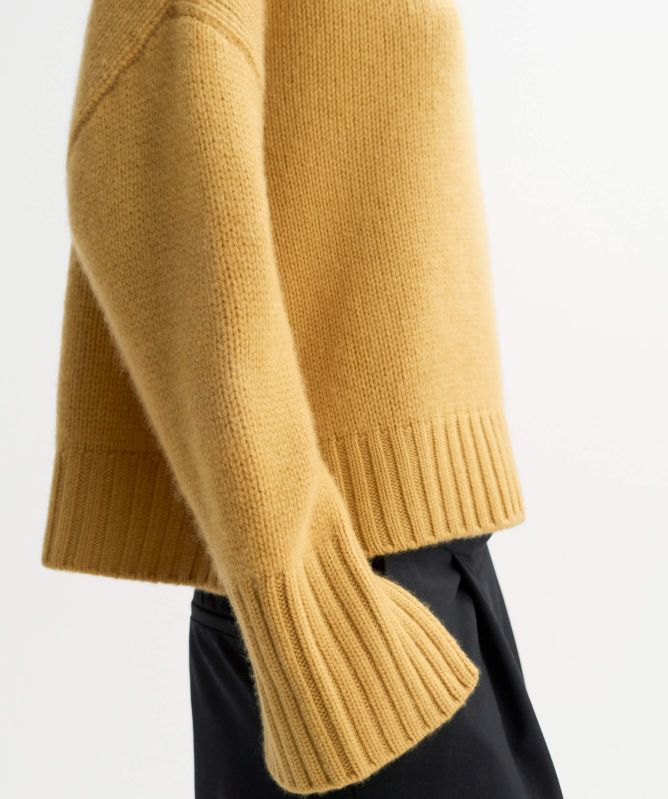 Soft Goat Girlfriend Turtleneck Cashmere Jumper