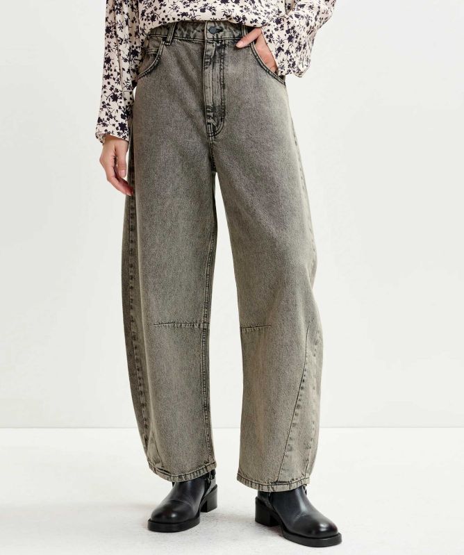 Essentiel Antwerp Impressive Overdyed Barrel Leg Jeans
