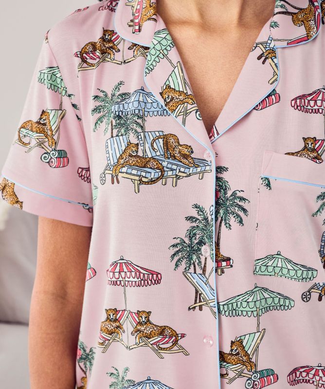 Chelsea Peers Lounging Leopards Print Short Pajamas
