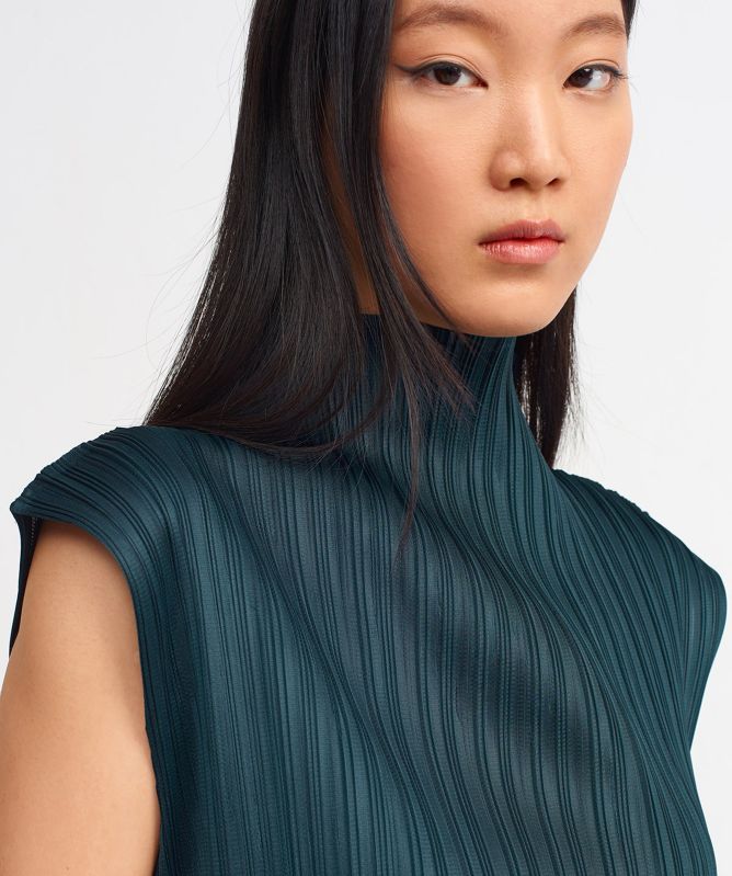 NU London Sleeveless Plisse Top