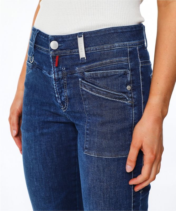High Kick Off Jeans