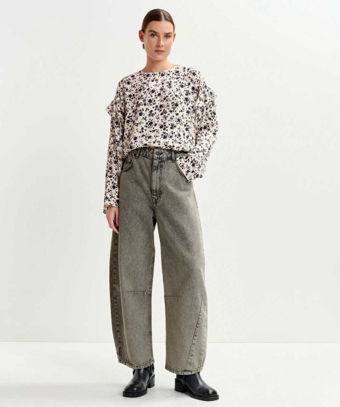 Essentiel Antwerp Impressive Overdyed Barrel Leg Jeans