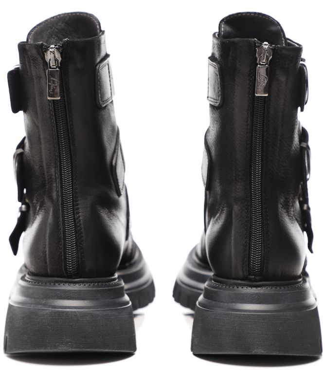 Lofina Leather Buckled Boots