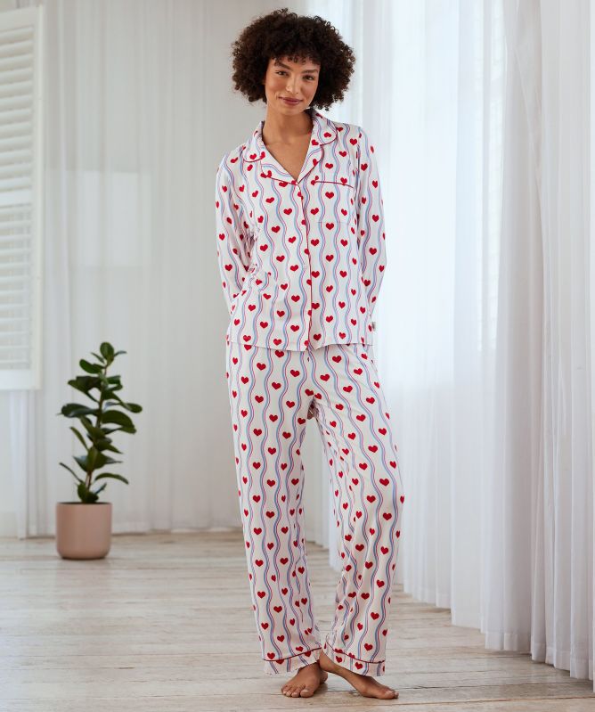 Chelsea Peers Wavy Stripe Heart Print Pyjama Set