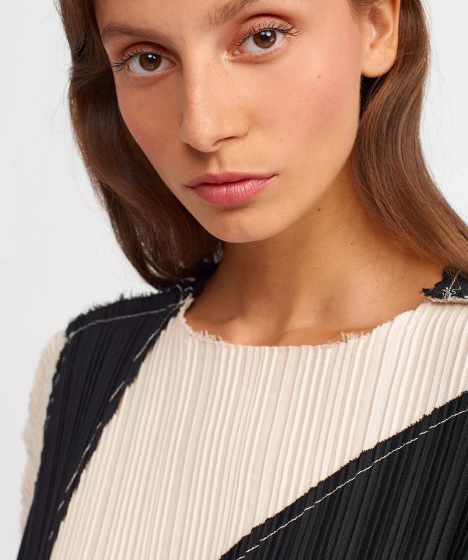 NU London Piece Block Pleated Dress