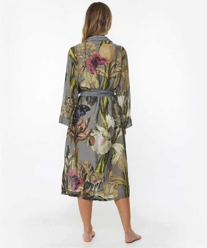 kew silk dress Keeping it captivating in the Kew Bringing the fun and the fabulous in our pink cloqu Kew dress. Defined by its beautiful bow detail, our Kew features sculpted sleeves and a