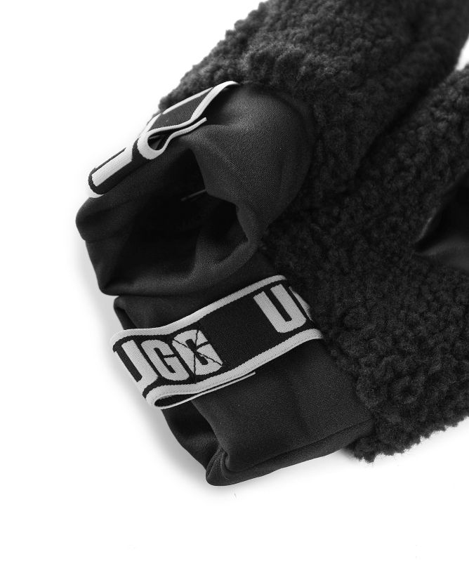 UGG UGGfluff Mitten With Logo Tape