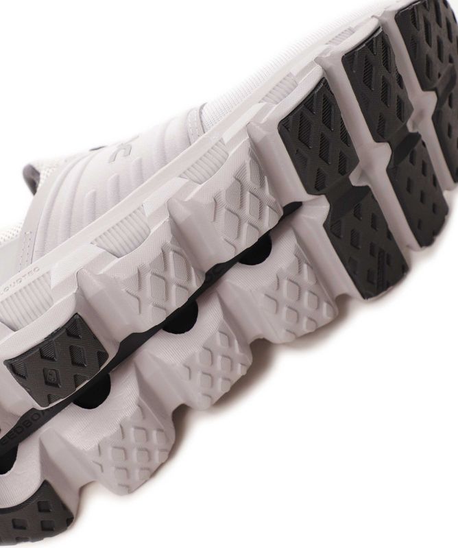 On Running Cloudswift 3 AD Trainers