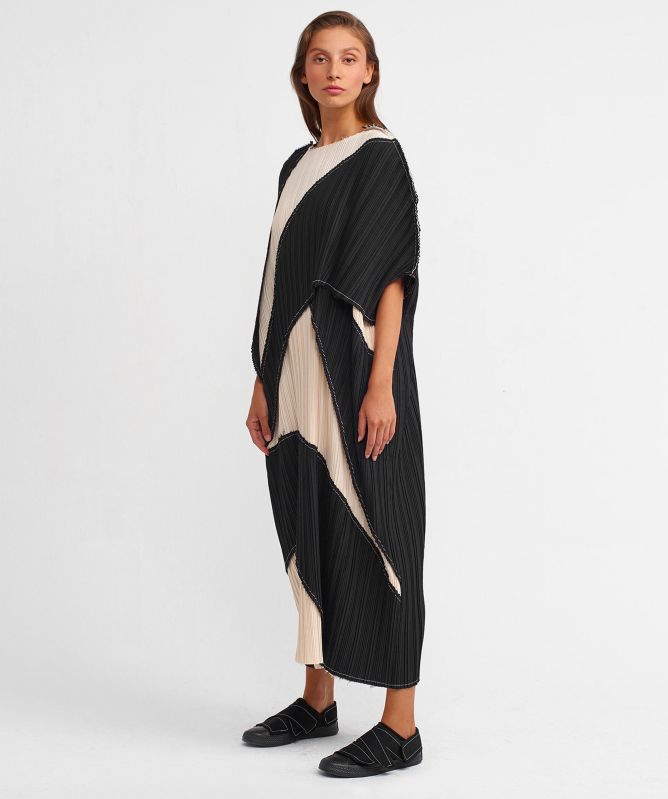 NU London Piece Block Pleated Dress