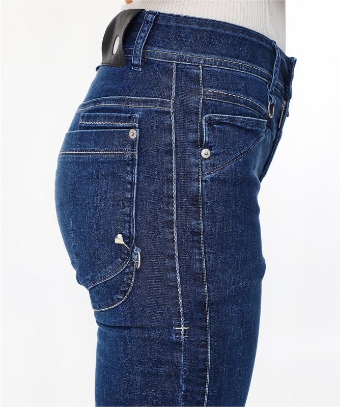 High Kick Off Jeans
