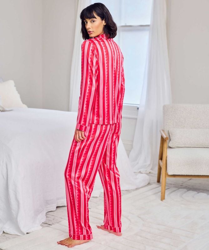 Chelsea Peers Satin Wiggle Heart Long Pajamas