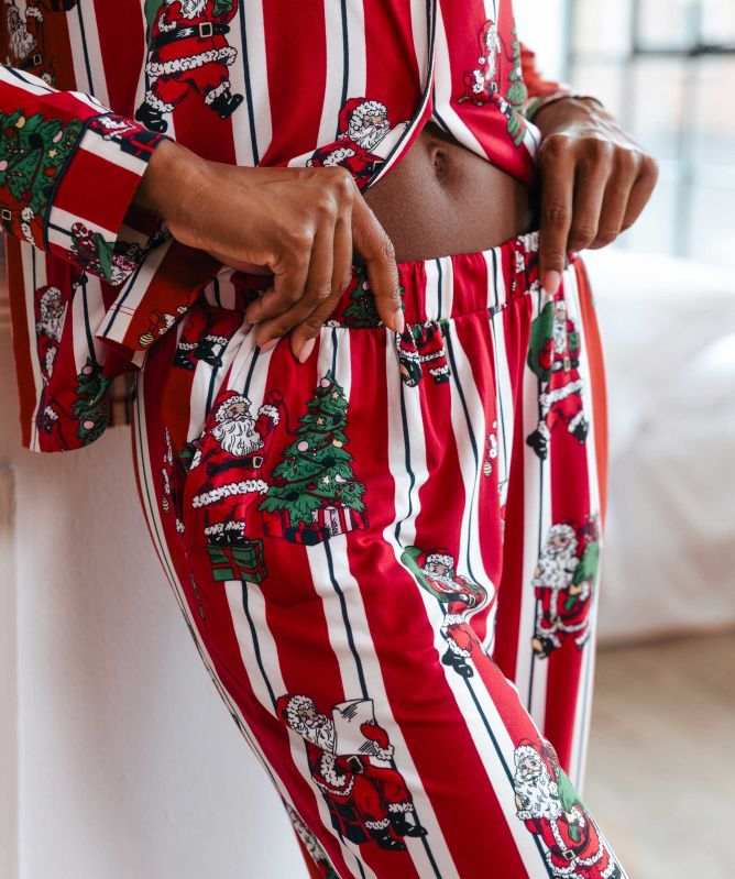 Chelsea Peers Vintage Santa Print Long Pyjama Set