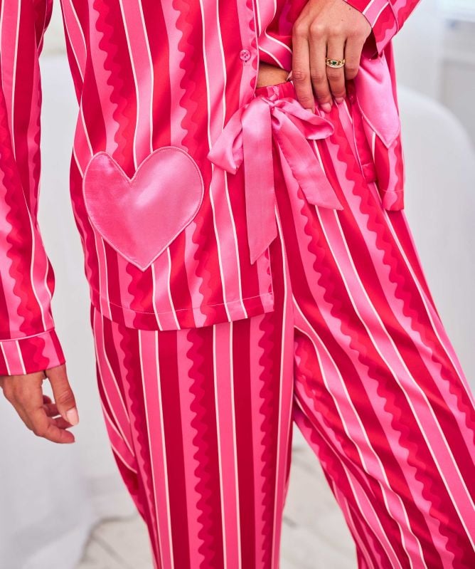 Chelsea Peers Satin Wiggle Heart Long Pajamas