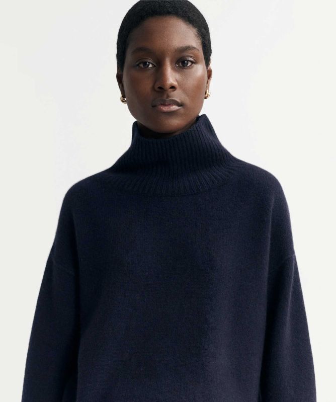 Soft Goat Boyfriend Turtleneck Cashmere Jumper | Jules B