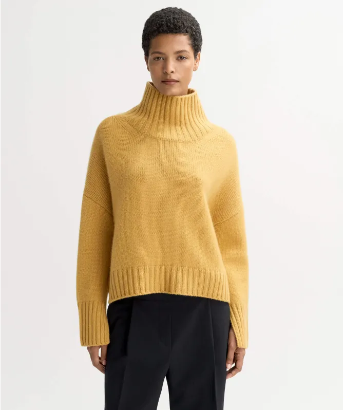 Soft Goat Girlfriend Turtleneck Cashmere Jumper